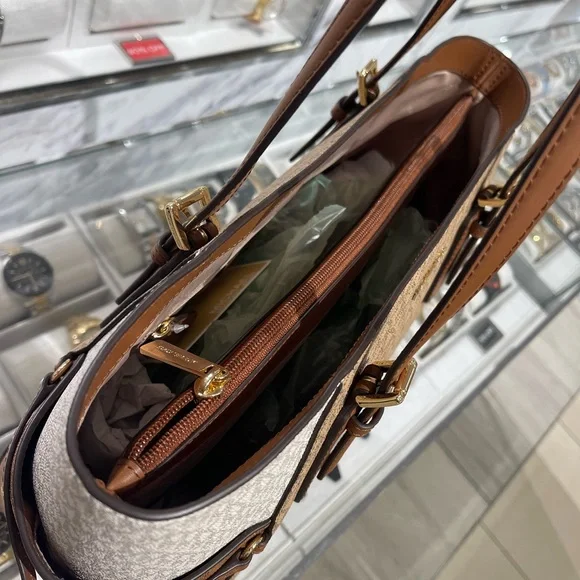 Michael Kors Voyager Lg Color-Block Signatur Logo Top Zip EW Shoulder Tote
Camel - Picture 15 of 16